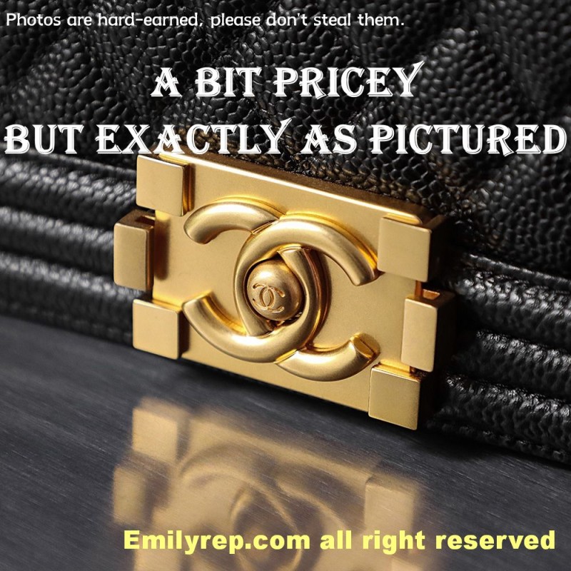 chanel leboy Black and gold Medium 25-15-9cm C0011