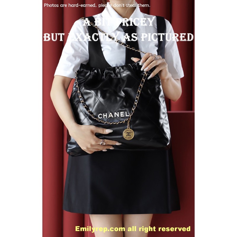 Chanel 22 black and white Medium 38-42-8cm C0033