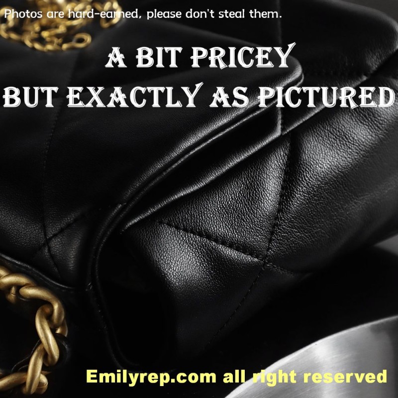Chanel 19 Bag black and gold small 16-26-9cm C0046