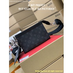 Louis Vuitton Voyage M81124 
