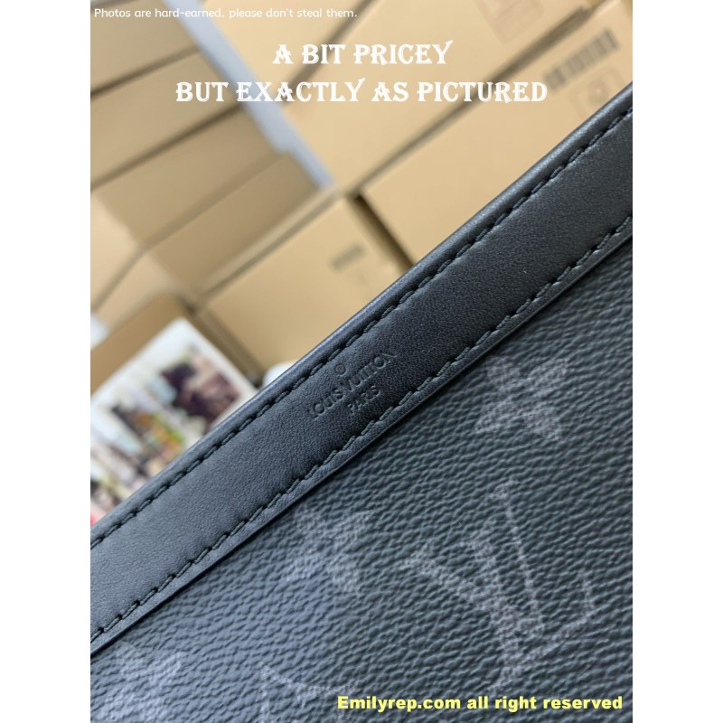 Louis Vuitton Voyage M81124 