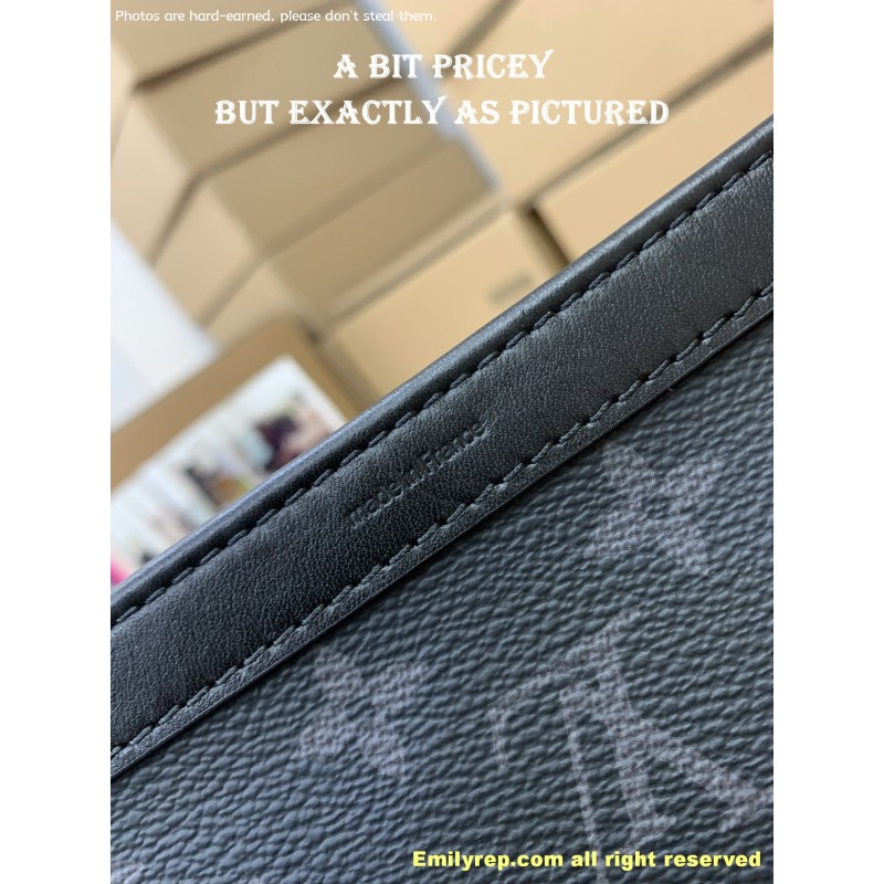 Louis Vuitton Voyage M81124 