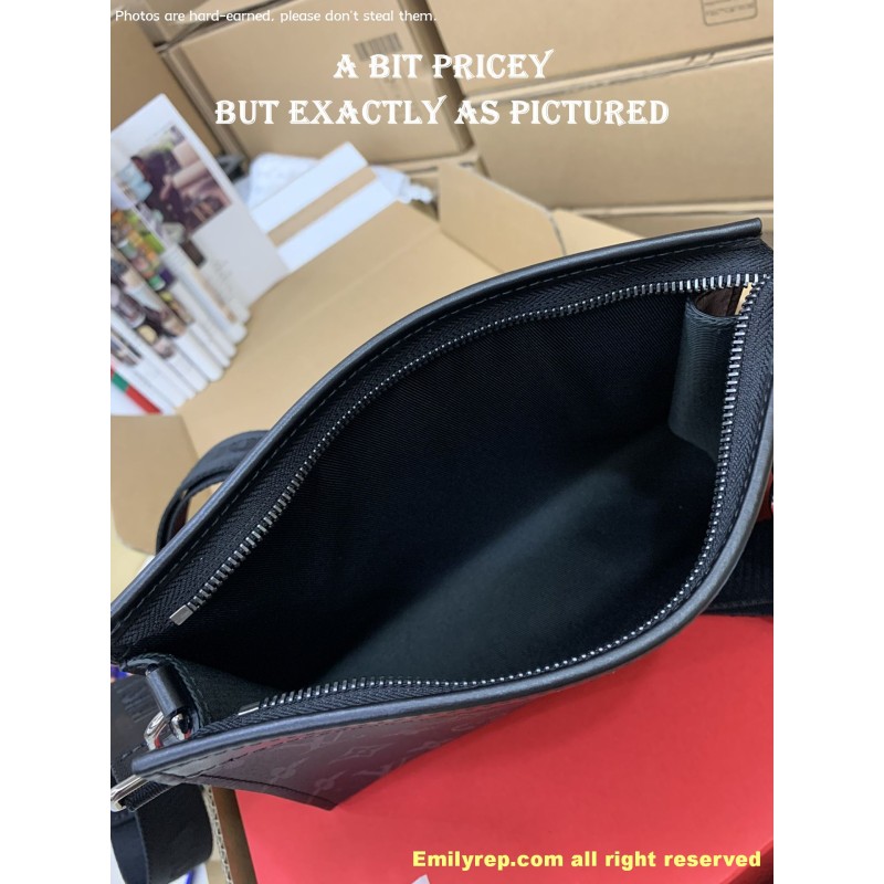 Louis Vuitton Voyage M81124 
