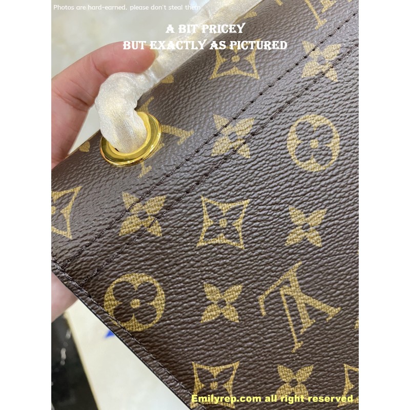 
LOUIS VUITTON 
Monogram Victoire Black