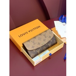 Louis Vuitton M82157   size：19 10 2cm