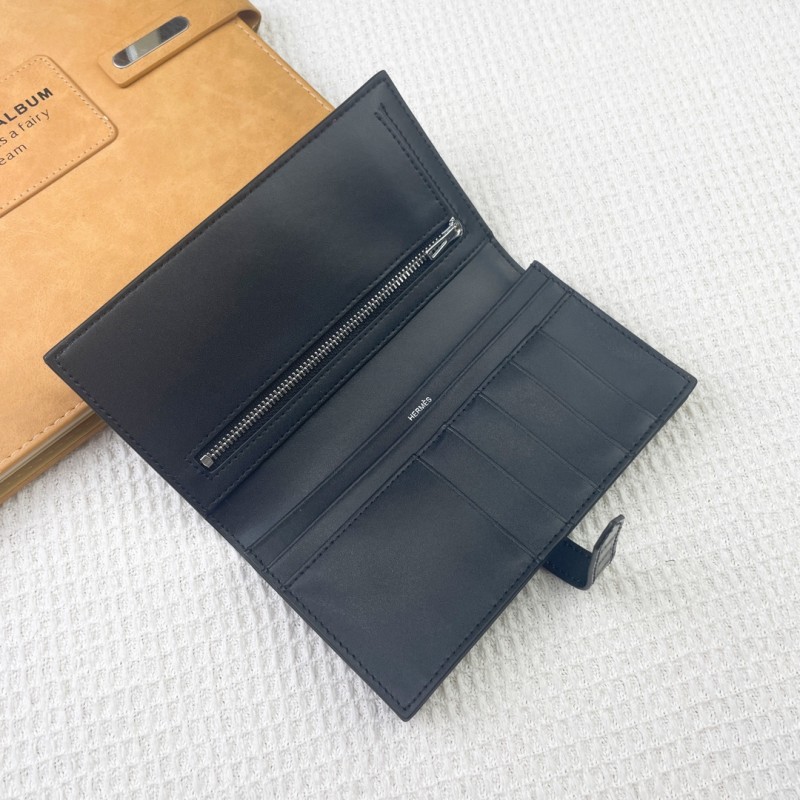 Hermès crocodile pattern vertical wallet. Size: 9 x 17.5 cm, model number: 5123